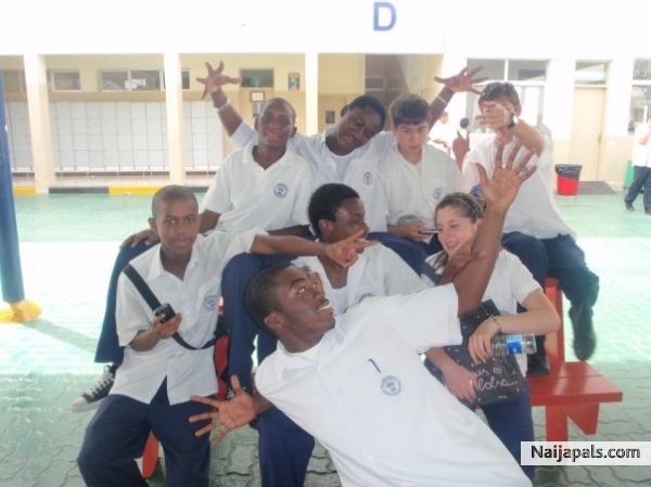 see me throwin the niger alssult in the air... - click for next photo