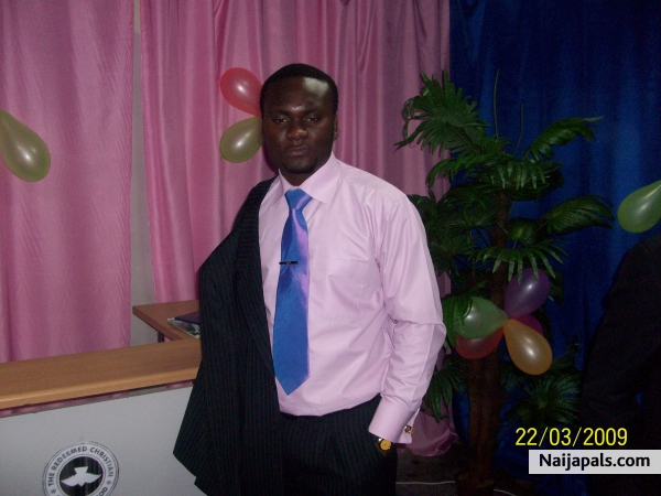 TONY DE TONNE - click for next photo