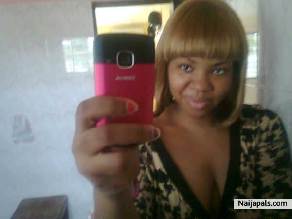STILL GROOVIN IN D BATHROOM - click for next photo