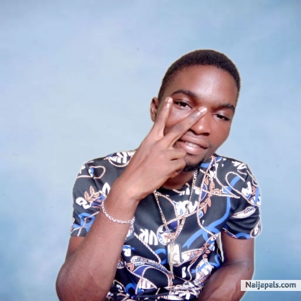 Dj Tee Cute With New Look - click for next photo