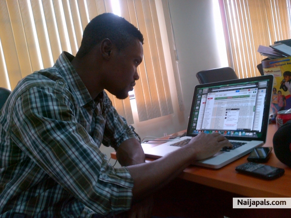 Ugo in d office - click for next photo