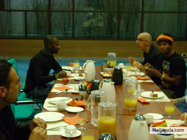 FRESH WITH GROUPS HIS HOTEL LODGE AT PAISE VASCO - click for next photo