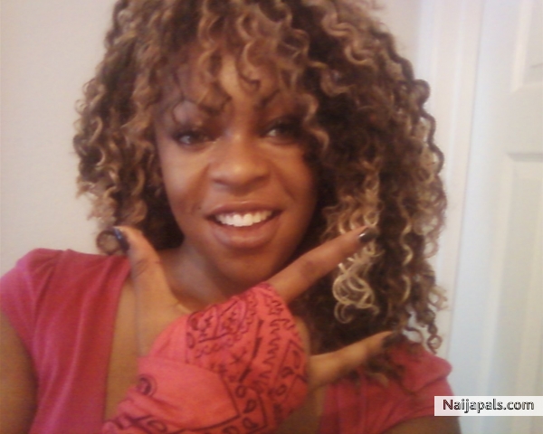 Rocker Chick RedRose - click for next photo