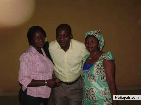 Barr Friday wit d gals - click for next photo