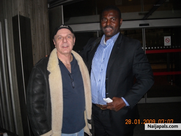 Nosa with a friend in Paris - click for next photo