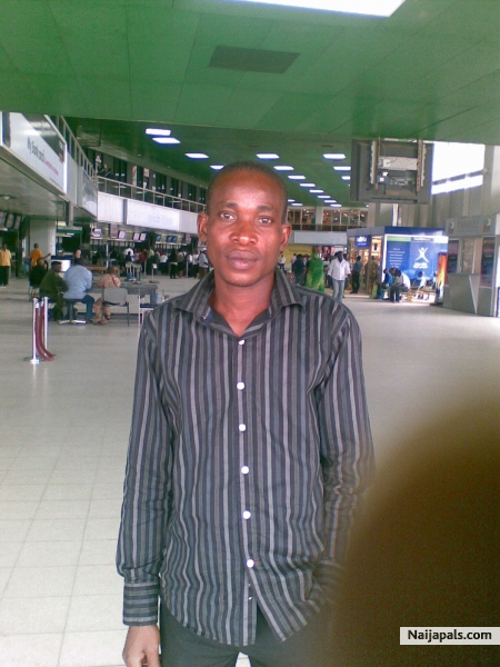 am @ the airport - click for next photo