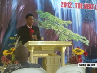 Pastor at the stage - click for next photo