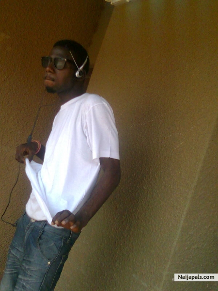 JUST LIKE A DJ - click for next photo