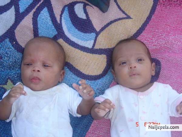 THE TWINS DESRIA AND DARIUS - click for next photo