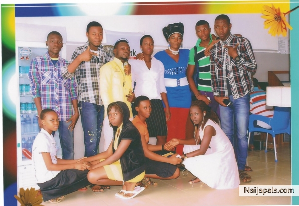 Miss Best De Hair Artiste/Magician - click for next photo