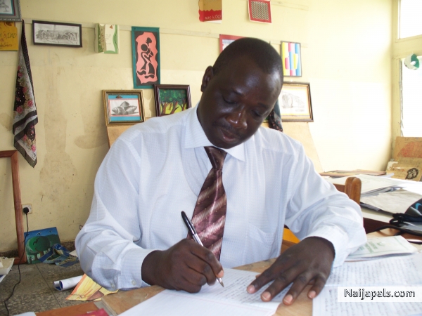 olu iwaloye - click for next photo
