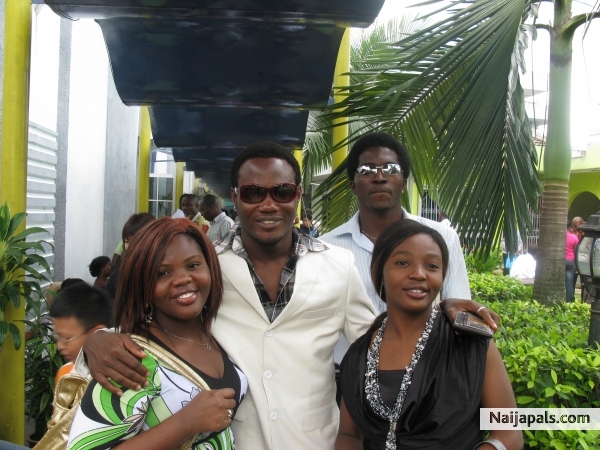 me and ma sweet sisters - click for next photo