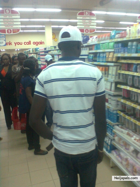 Follow me..na go i de go o! - click for next photo