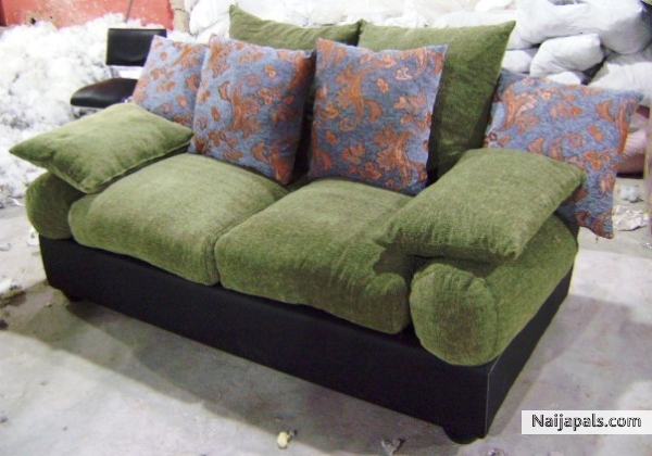 HOME SETTEE - click for next photo