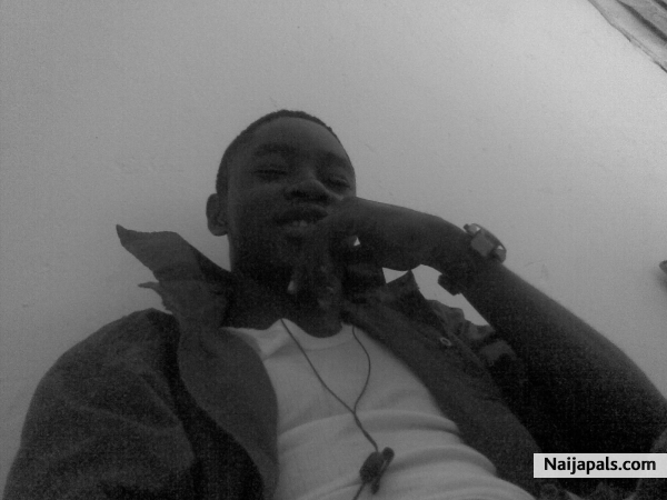 STRAIGHT UP.... - click for next photo