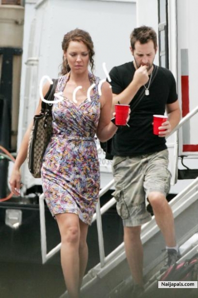 Katherine Heigl & Josh Kelly (Lovers) - click for next photo