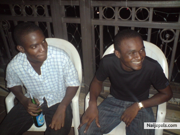chillin wid ma hommie - click for next photo