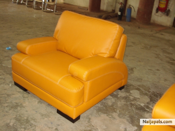 HOME SETTEE - click for next photo