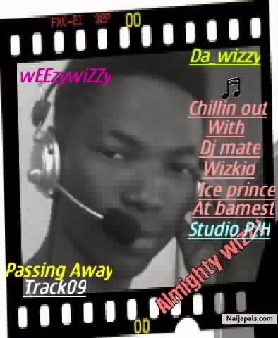 Weezy wizzy on d microphone - click for next photo