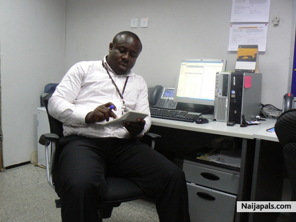bussy in the office - click for next photo