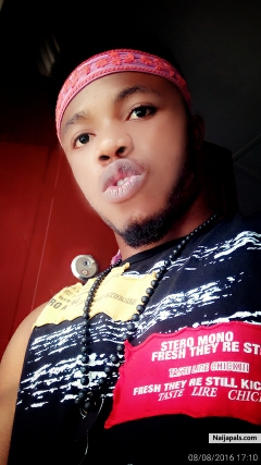 small boi with biggie God... Sunshine is here to stay - click for next photo