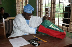 we stil dey! - click for next photo
