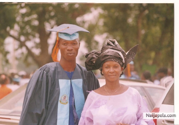 wow, i was happy to see my mum show on matriculation day - click for next photo