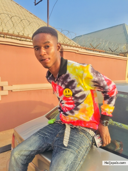Upcoming artist 👨‍🎤 - click for next photo