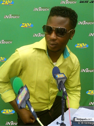 Kelly Everest in interview - click for next photo