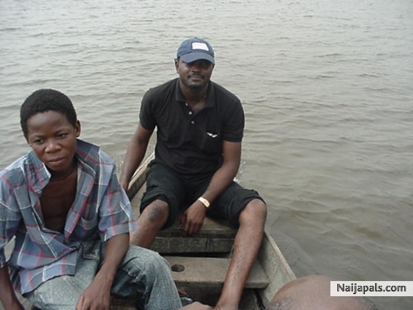 MEN AT WORK ON LAGOS LAGOON - click for next photo