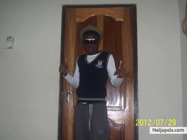Hi, my name is Nana Yaw Boakye Yiadom, I' m cool, I' m a single I' m simple, and I like to chat or talk with u - click for next photo