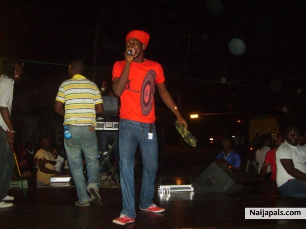 WAJUDAH LIVE ON STAGE @ LAGOS STATE NIGERIA 25TH DEC 2010 - click for next photo