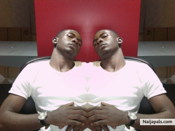 just chilling on my hoooooooooood........ it your boy kell - click for next photo