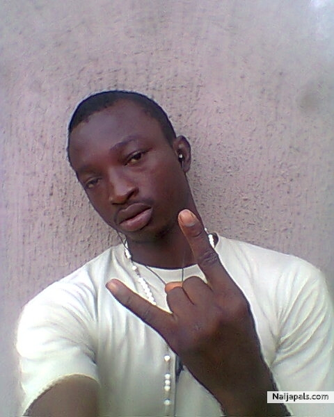 Fyn boi, all dis smal smal guls dy eye me den won rep me o - click for next photo