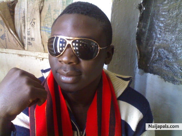 dat idoma boy - click for next photo