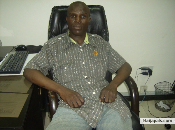 Shina, well in a relax mood . - click for next photo