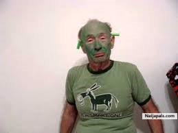 My cosplay of Dreamwork' s Shrek. Or Kermit. Whichever you think is more fun. Because thats me. Im fun. Except if you are a smelly nipple. Then i cut you. - click for next photo