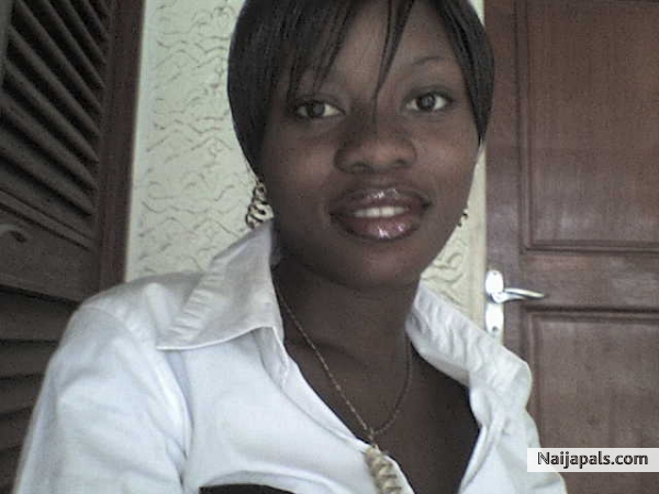 Real Naija chic - click for next photo