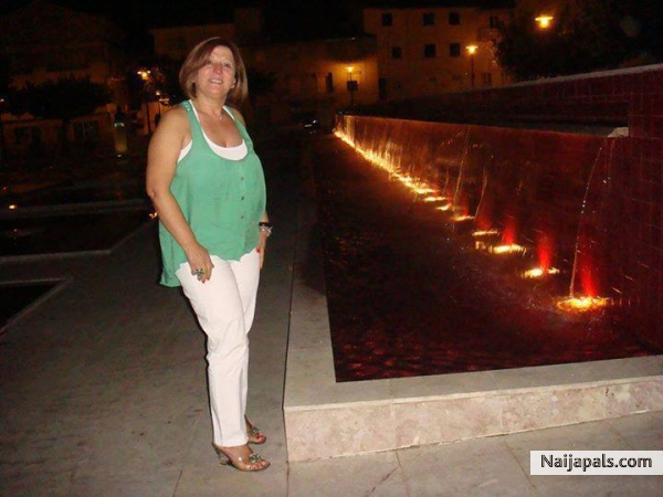  - click for next photo