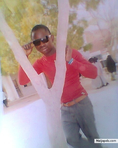 Big boy in skul. - click for next photo