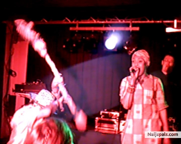 TUKLAN & JESSICA LIVE ON STAGE - click for next photo