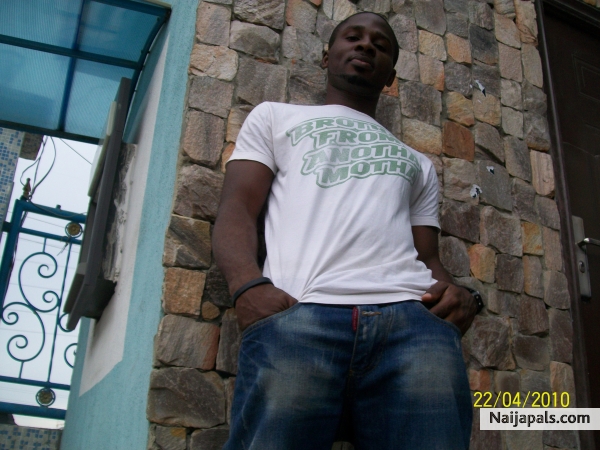 MO WIZZLE - click for next photo