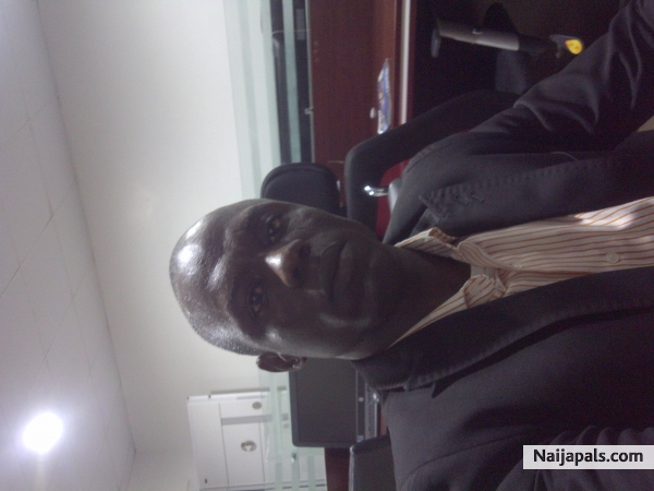 nobe in d office - click for next photo