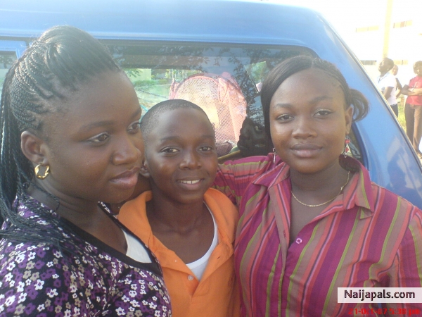 dis r we, dat means d 3 musketeers dis r 3 alonges d 3 children. - click for next photo