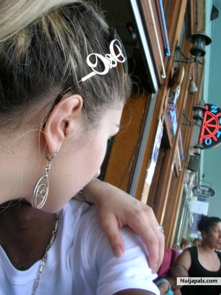 she is too beautiful so feel so don' t try to see my face - click for next photo