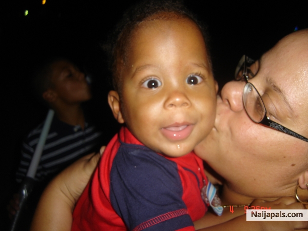 DARIUS WITH MAMA - click for next photo