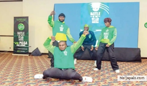 dancing with my pals before i signed up with Naijapals.com - click for next photo