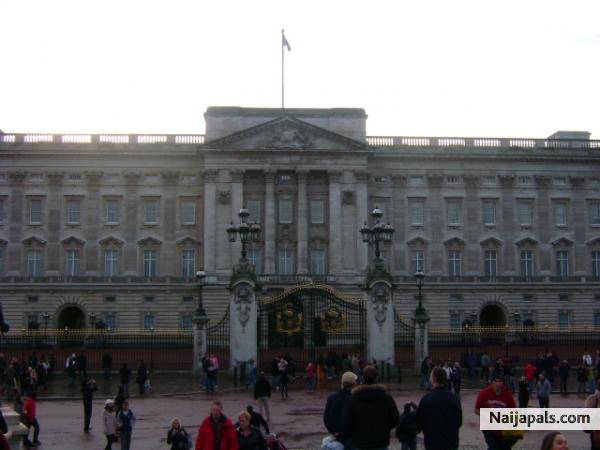 burkingham palace london. - click for next photo