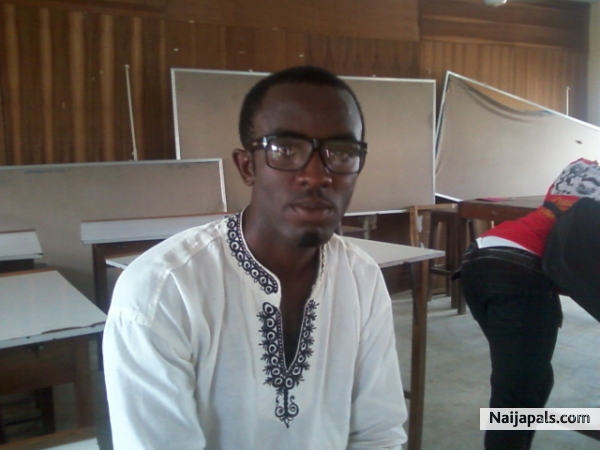 zoro on a good day in skoool ooo! - click for next photo