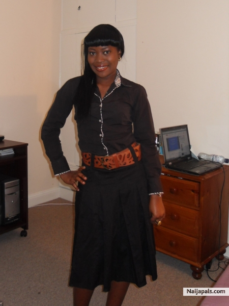 SwIvElLiNg DiVa - click for next photo